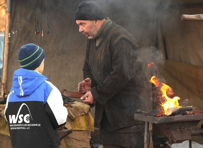 V sobotu a neděli se ve Vejprtech konají adventní trhy, které pořádá jak české měst, tak jeho německý soused Bärenstein.