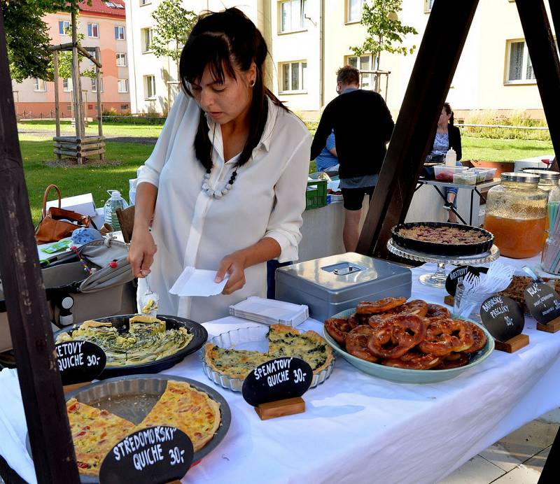 Své chuťové pohárky oblažili návštěvníci Restaurant Day, který se uskutečnil na kadaňském Löschnerově náměstí.