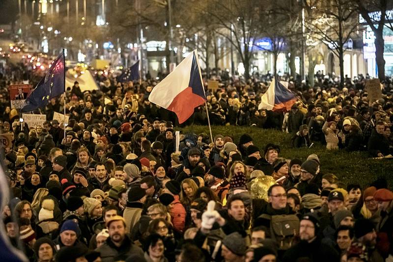 Tisíce lidí protestovaly 5. března na pražském Václavském náměstí proti zvolení Radka Ondráčka do kontrolní komise GIBS a proti premiérovi Babišovi.