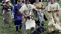 Na prostranství za Březnem u Chomutova se v historické bitvě utkali indini a vojska generála Custera.