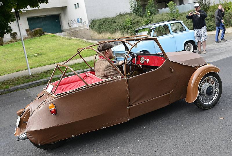 V Chomutově si dali dostaveníčko příznivci historie motorismu. Po registraci a dvouhodinové prohlídce vyrazili motoristé na spanilou jízdu okresem.