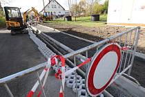 Varnsdorf staví ve Hřbitovní ulici nový chodník.
