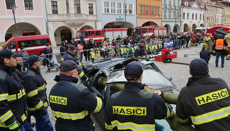 Krajská soutěž hasičů ve vyprošťování zraněných osob v Chomutově