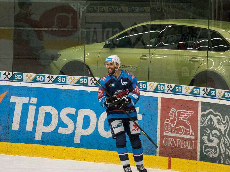 Piráti dnes dohrávají odložený zápas s HC Olomouc. Po první třetině je stav 1:0, kdy se v poseldní sekundě 1.třetiny trefil kapitán týmu Michal Vondrka. (6.12.2017)