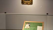 Vzestupy a pády portrétní miniatury ukazuje unikátní výstava v chomutovském muzeu. Součástí jsou výsledky špičkového vědeckého výzkumu, který umožnil nahlédnout pod povrch miniaturních děl.