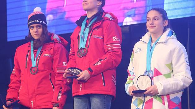 Závěrečným ceremoniálem vyvrcholily ve čtvrtek večer Zimní olympijské hry dětí a mládeže, které letos pořádal Ústecký kraj.