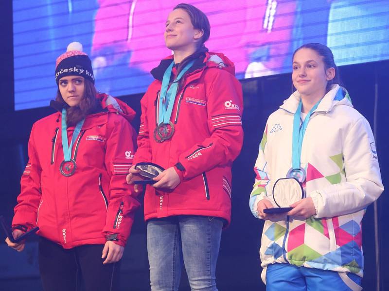 Závěrečným ceremoniálem vyvrcholily ve čtvrtek večer Zimní olympijské hry dětí a mládeže, které letos pořádal Ústecký kraj.