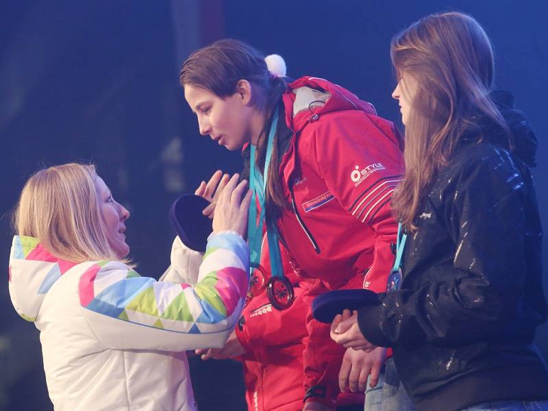 Závěrečným ceremoniálem vyvrcholily ve čtvrtek večer Zimní olympijské hry dětí a mládeže, které letos pořádal Ústecký kraj.