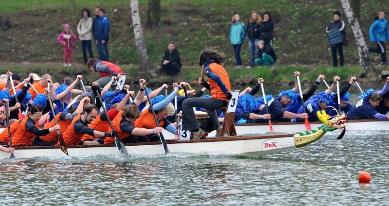 Dragon Cup - závod dračích lodí. Kamencové jezero 2013.