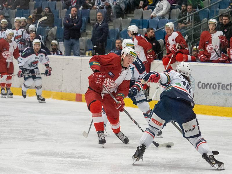 Chomutov (v bílém) doma nakonec porazil pražskou Slavii.