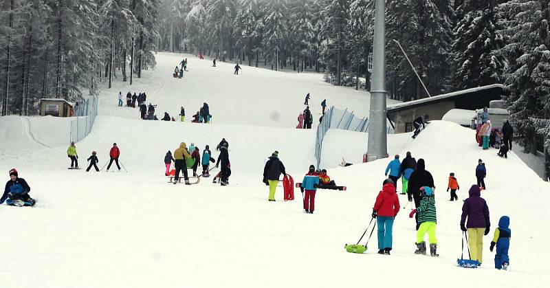 Ideální sněhové podmínky v sobotu 30. ledna opět vylákaly stovky lidí do Loučné pod Klínovcem v Krušných horách