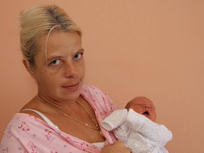 Maminka Renata Navrátilová z Jirkova se synem Ondřejem Hájkem. Narodil 18. října ve 14.20 hodin v Chomutově. Vážil 2,9 kg, měřil 49 cm.  