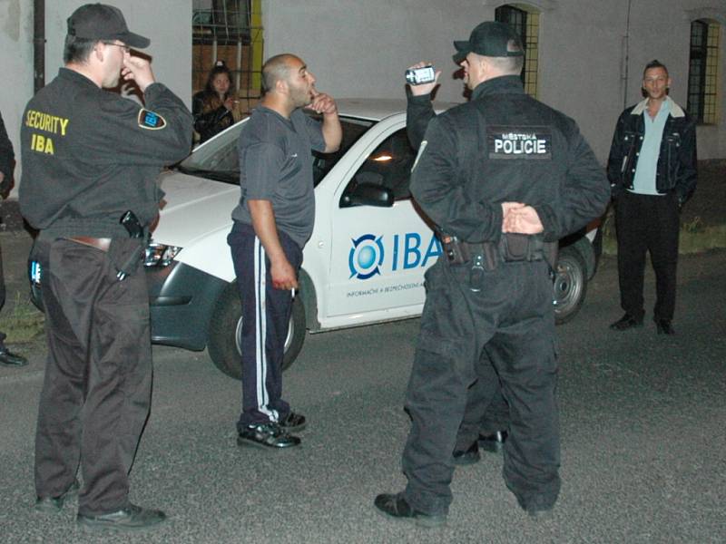 Chomutovští městští strážníci byli přivoláni ke rvačce.