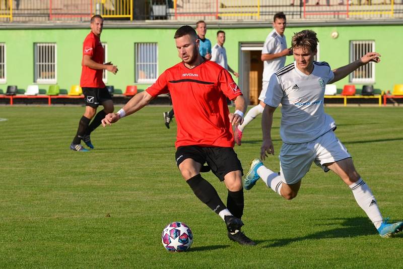 1.FC Spořice (v bílém) - SK Černovice 8:1