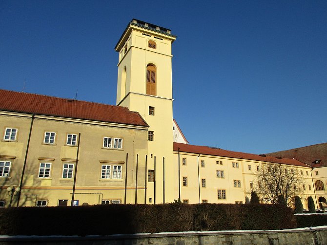 Hvězdářská věž vedle chomutovské knihovny