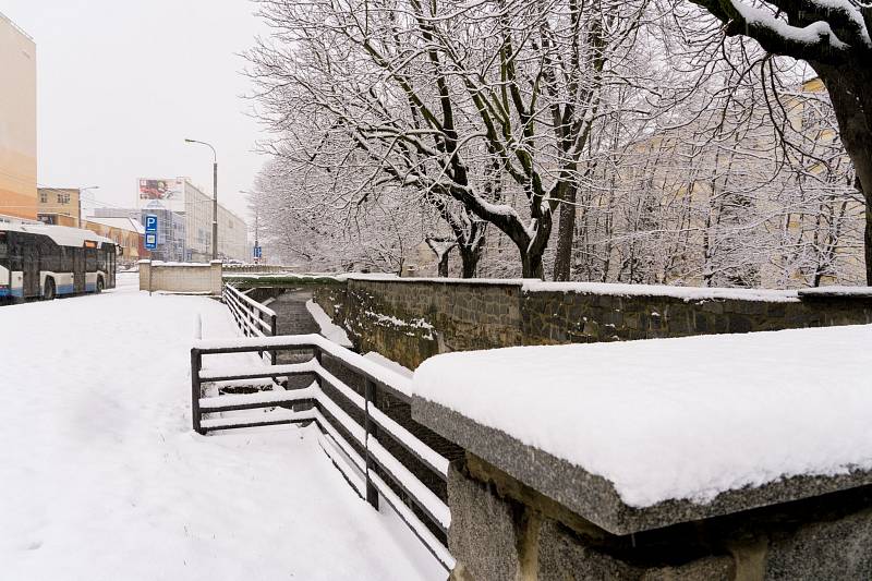 Sníh zasypal v pátek 29. ledna město Chomutov