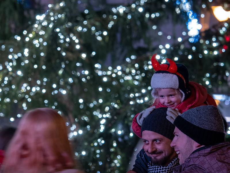 Zahájení adventu a rozsvícení vánočního stromu v Chomutově.