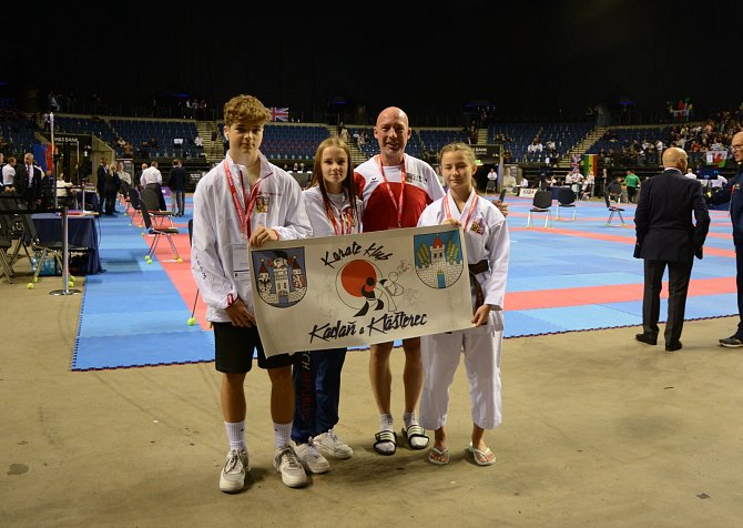 Závodníci Karate klubu Kadaň a Klášterec brali medaile při MS v Liverpoolu.