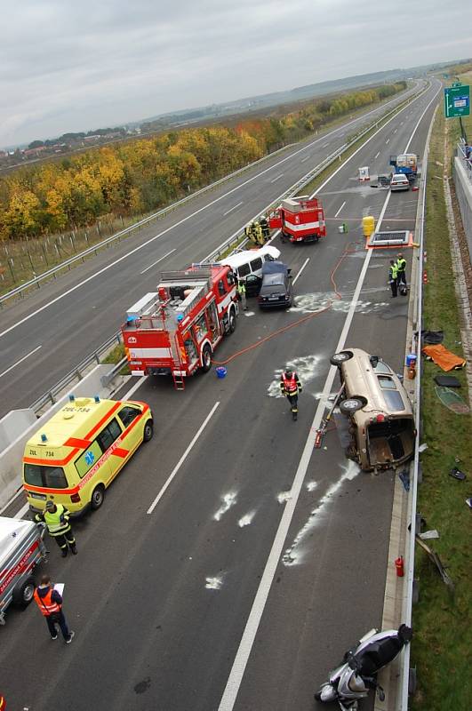 Taktické cvičení na rychlostní komunikaci R7 na Chomutovsku.