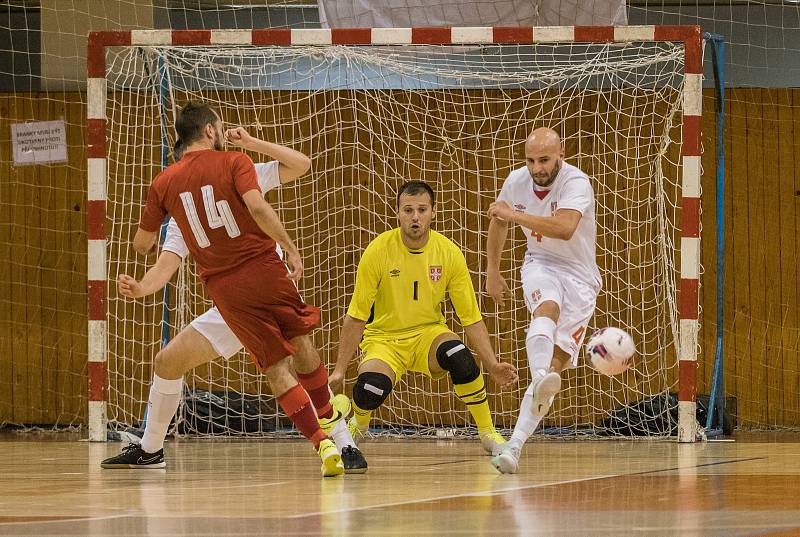 V chomutovské městské sportovní hale se dnes odehrál futsalový zápas Česko - Srbsko s výsledkem 3:4. Odveta se hraje za 14 dní v Srbsku.