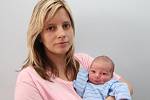Tomáš Musil z Jirkova se narodil 26. března 2008 v Chomutově. Míra 51 cm, váha 3,45 kg. Na fotografii s maminkou Markétou Musilovou.
