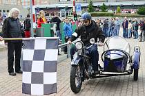 V Chomutově si dali dostaveníčko příznivci historie motorismu. Po registraci a dvouhodinové prohlídce vyrazili motoristé na spanilou jízdu okresem.