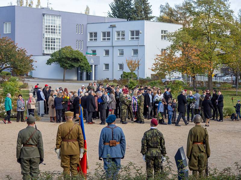 Setkání 28. října u sochy T. G. Masaryka na stejnojmenném náměstí v Chomutově.