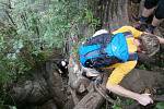 Abyste se dostali byť jen na dohled k Tugela Falls, musíte překonat i takovéto strže. Royal Natal Park, 2017, JAR