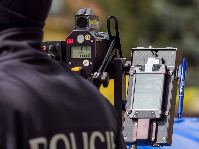 Policejní preventivní akce Speed marathon 19. dubna na Chomutovsku. Hlídky se zaměřily na dodržování maximální povolené rychlosti