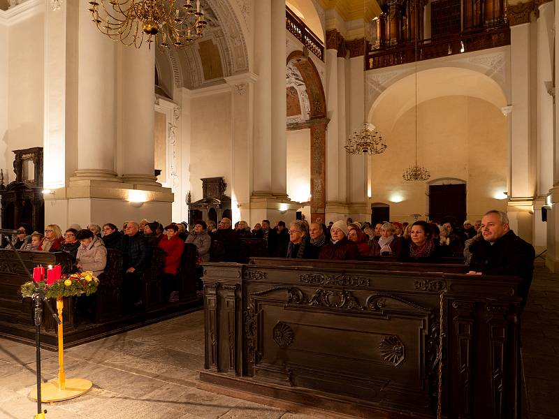 Zahájení adventu a rozsvícení vánočního stromu v Chomutově.