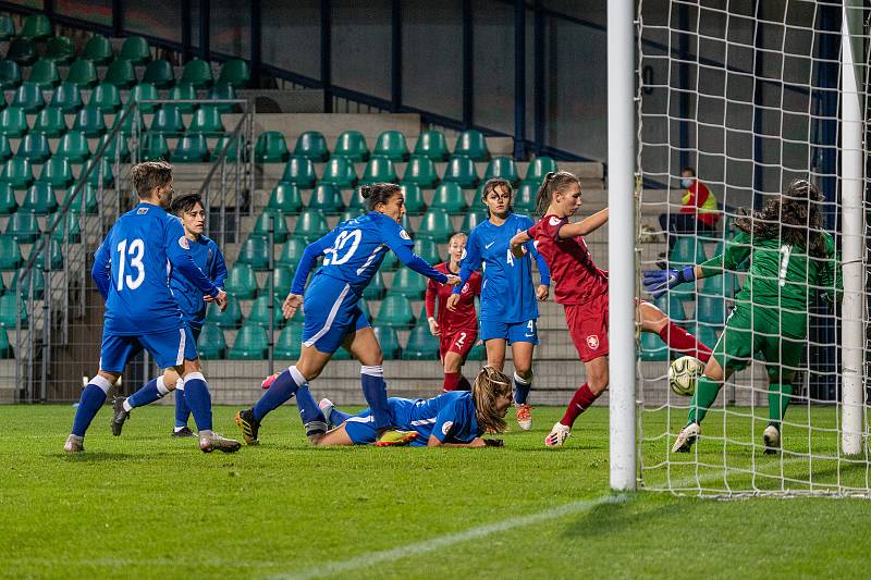 Kvalifikační utkání ve fotbale dnes odehrály v Chomutově ženy reprezentace ČR proti soupeři z Azerrbajdžánu. Výsledek utkání 3:0. (27.10.2020)