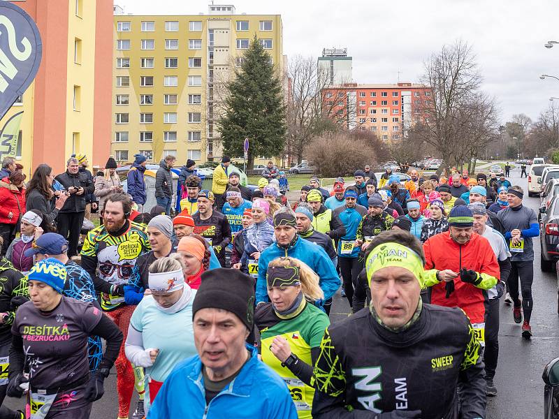 44. ročník Desítky v Bezručáku proběhl v sobotu 4. ledna v Chomutově. Celkový počet přihlášených byl 220. Startovné 150 Kč bylo rozšířeno o dobrovolný příspěvek 50 Kč právě pro mostecký hospic, což přímo na místě i pan doktor velmi ocenil.