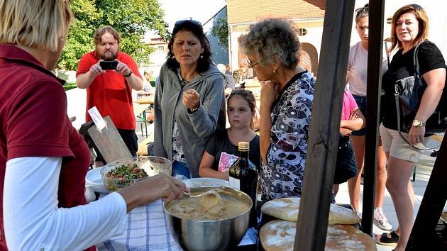 Své chuťové pohárky oblažili návštěvníci Restaurant Day, který se uskutečnil na kadaňském Löschnerově náměstí.