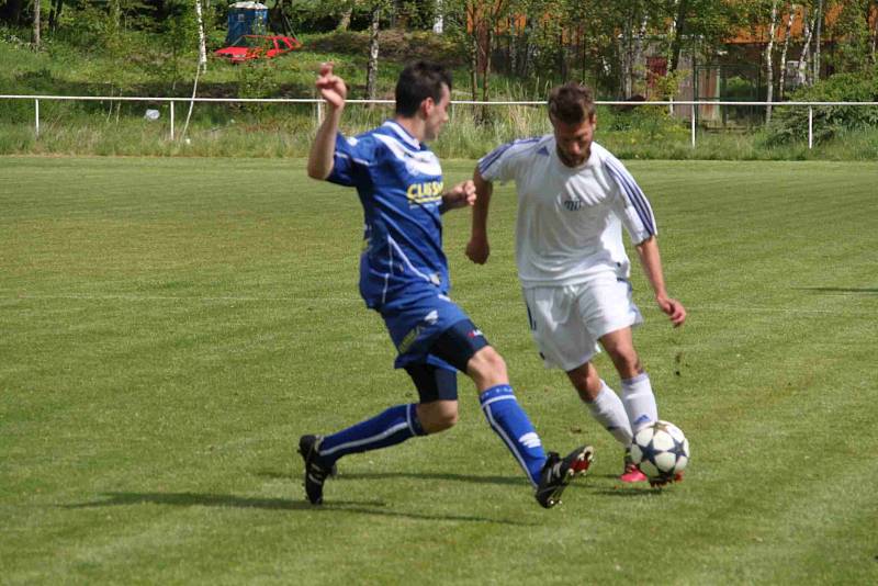 AFK LoKo Chomutov - SK Kladno 5 : 2, domácí v bílém.