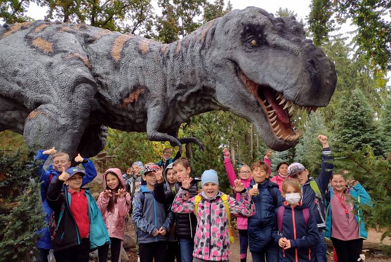 Třetáci ze ZŠ Kadaňská byli v DinoParku a Zoo v Plzni.