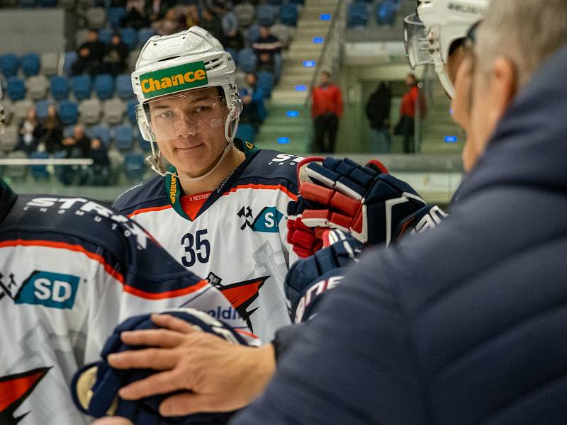 Chomutov (v bílém) versus Jihlava.