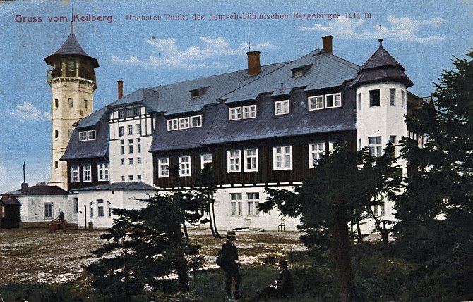 Klínovec na historické pohlednici kolem roku 1920. Pohlednice ze soukromé sbírky Romana Duška.