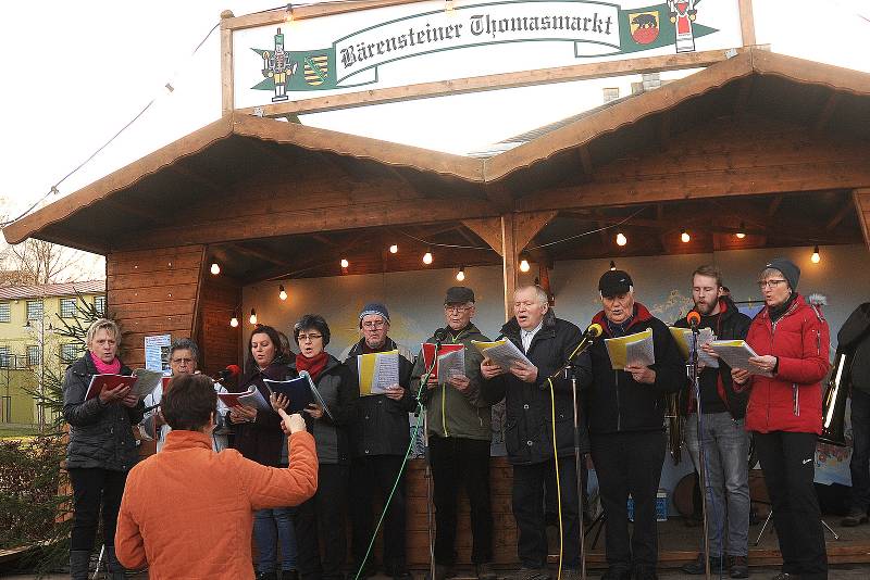 V sobotu a neděli se ve Vejprtech konají adventní trhy, které pořádá jak české měst, tak jeho německý soused Bärenstein.