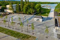 Kamencové náměstí u stejnojmenného jezera v Chomutově je hotové.