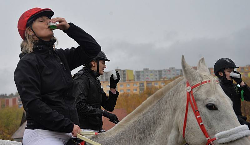 Hubertova jízda v chomutovském zooparku.