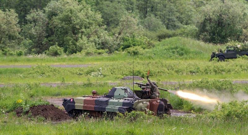 Bojovými střelbami z protiletadlových raketových kompletů vyvrcholilo tento týden ve vojenském újezdu Hradiště na Karlovarsku mezinárodní cvičení Tobruq Arrows 2016.