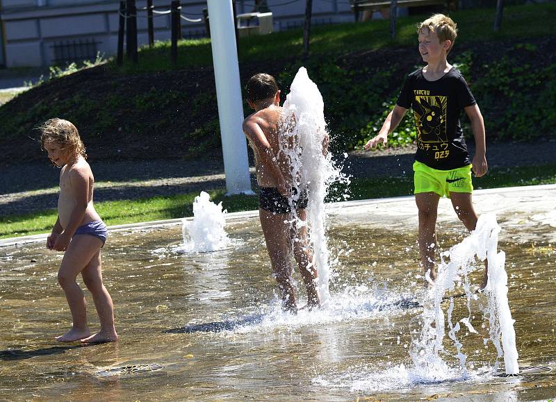 Festival amatérských čajových nadšenců na Studentském náměstí v Kadani.