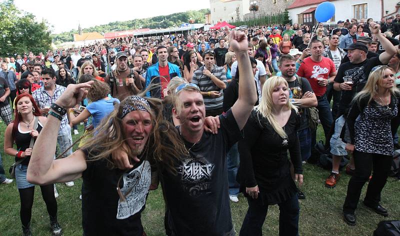 Rockfest Vysmáté léto v Kadani v červenci 2011 přilákal tisíce návštěvníků