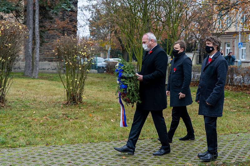 V Chomutově proběhl pietní akt u příležitosti Dne válečných veteránů v komorní formě.