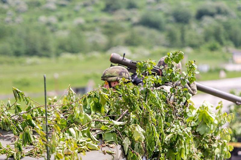 Bojovými střelbami z protiletadlových raketových kompletů vyvrcholilo tento týden ve vojenském újezdu Hradiště na Karlovarsku mezinárodní cvičení Tobruq Arrows 2016.