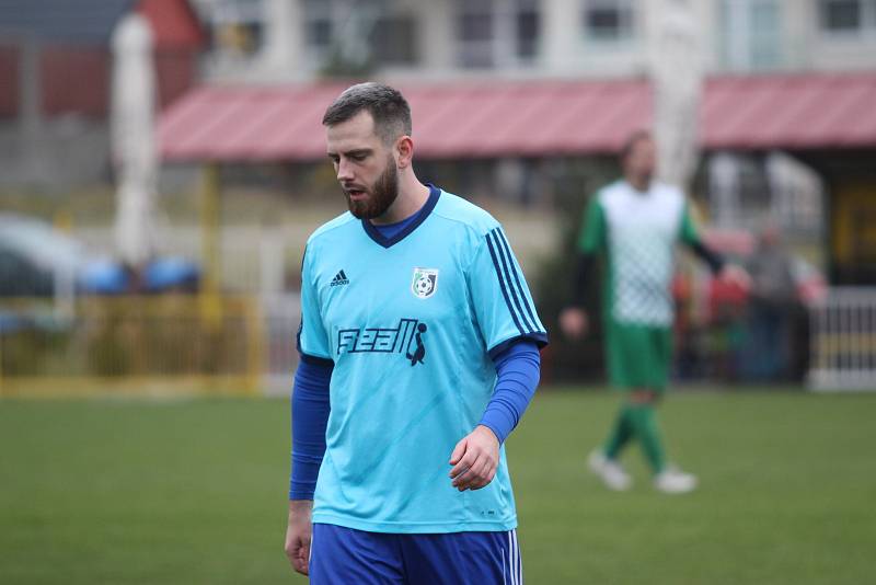 Spořice (modré dresy) porazily v posledním podzimním kole I. A třídy 4:1 celek Libouchce