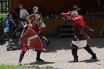 Do zámku Poláky na sobotní slavnost zamíří také šermíři.
