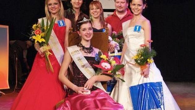Klára Spurná z Jirkova vyhrála soutěž Dívka roku 2008, která se v sobotu konala v Městském divadle v Žatci.