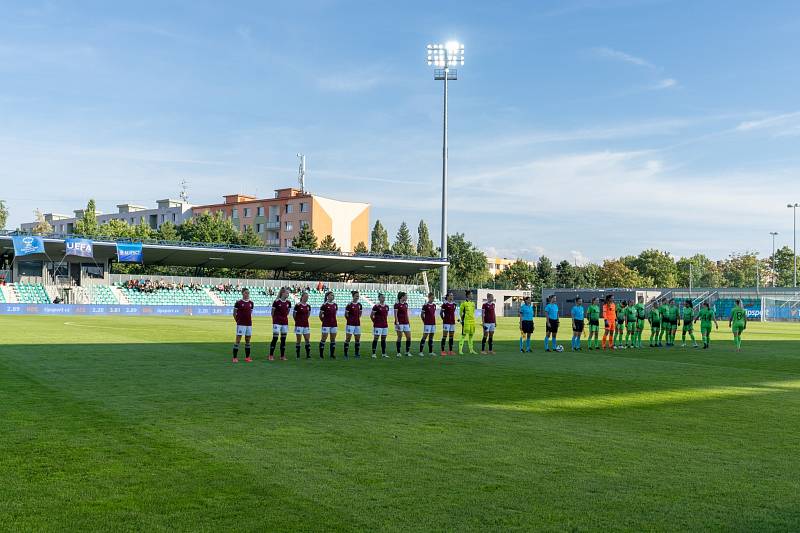 Pražská Sparta (v červeném) a dánské Koge.