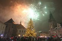 Rozsvícení vánočního stromu na chomutovském náměstí - ohňostroj.